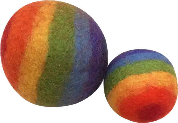 Regenboog ballen vilt/2 stuks 8 en 12 cm - Afbeelding 4
