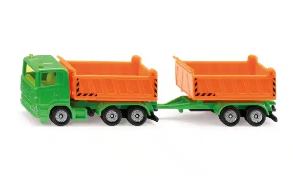 Truck met kieper en kiepaanhanger